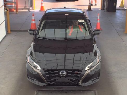 Used 2023 Nissan Altima 2.5 SR AWD/4WD image 2