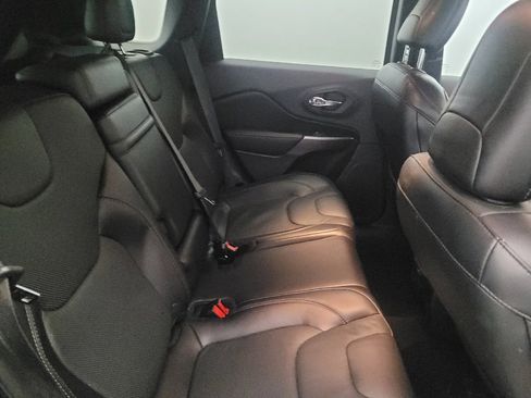 Used 2019 Jeep Cherokee Limited image 19