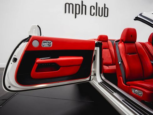 Used 2017 Rolls-Royce Dawn RWD image 60