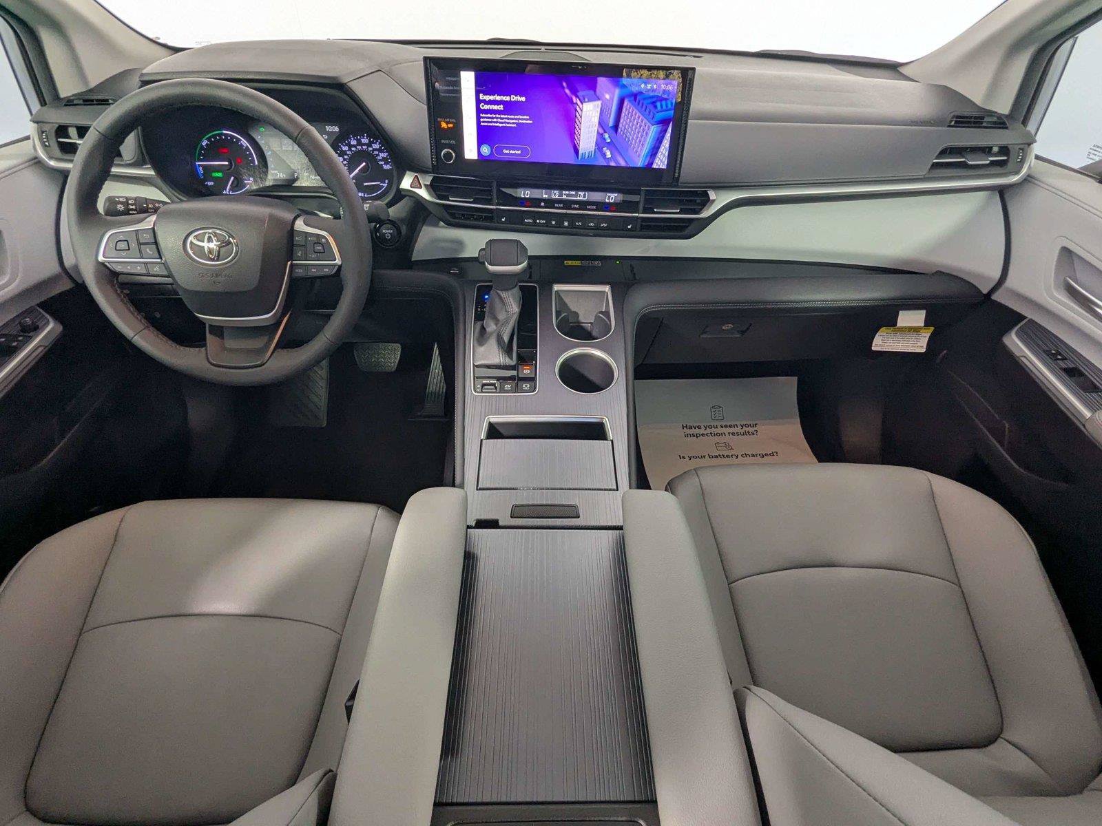 Certified 2025 Toyota Sienna XLE FWD image 38