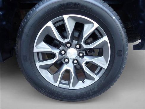 Used 2022 Chevrolet Silverado 1500 LT AWD/4WD image 7