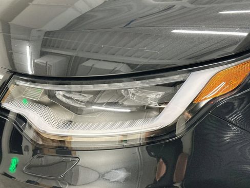 Used 2025 Land Rover Discovery S AWD/4WD image 32