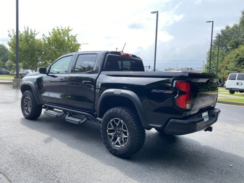 Used 2025 Chevrolet Colorado ZR2 w/ Technology Package AWD/4WD image 7
