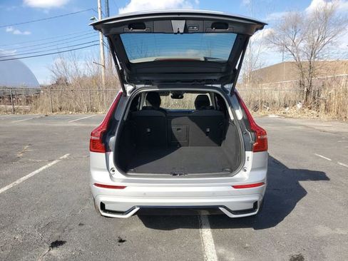 Used 2025 Volvo XC60 B5 Plus image 25
