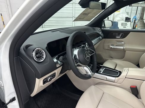 Used 2026 Mercedes-Benz GLB 250 image 9