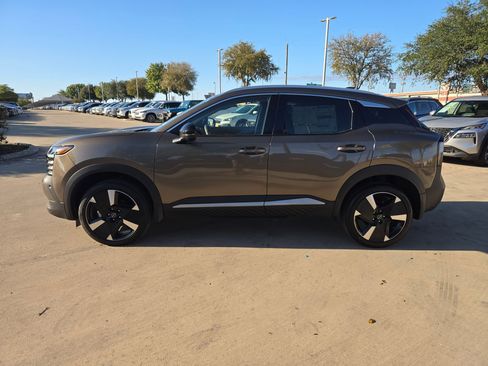 New 2026 Nissan Kicks SR FWD image 5