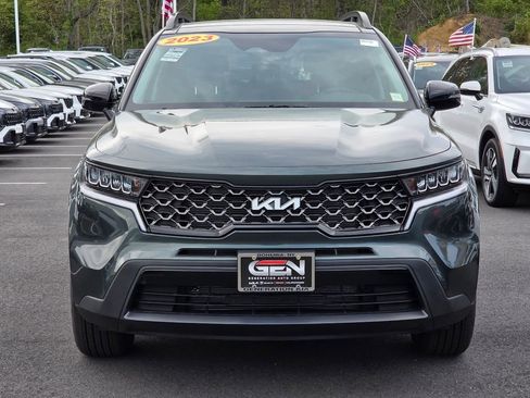 Used 2023 Kia Sorento S w/ Panoramic Sunroof Package AWD/4WD image 2
