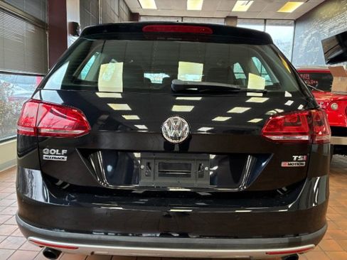Used 2017 Volkswagen Golf Alltrack SE image 11