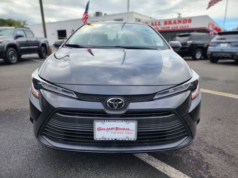 Used 2023 Toyota Corolla LE image 2