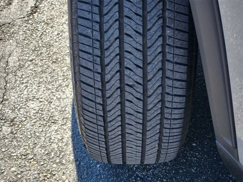 Used 2024 Chevrolet Traverse LS image 10