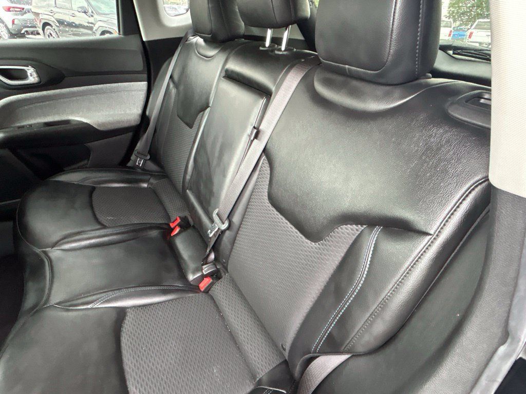 Used 2022 Jeep Compass Latitude w/ Sun and Sound Group FWD image 21