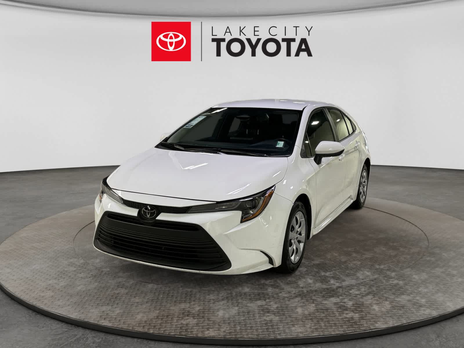 Used 2025 Toyota Corolla LE FWD image 1