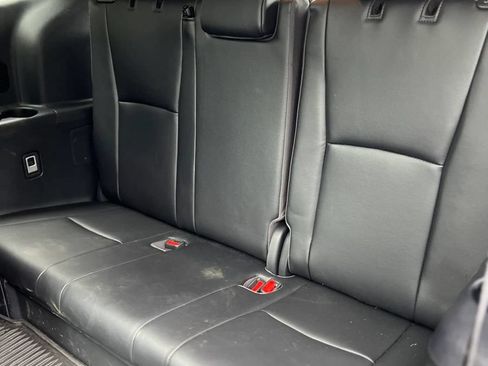 Used 2023 Toyota Highlander Platinum FWD image 13