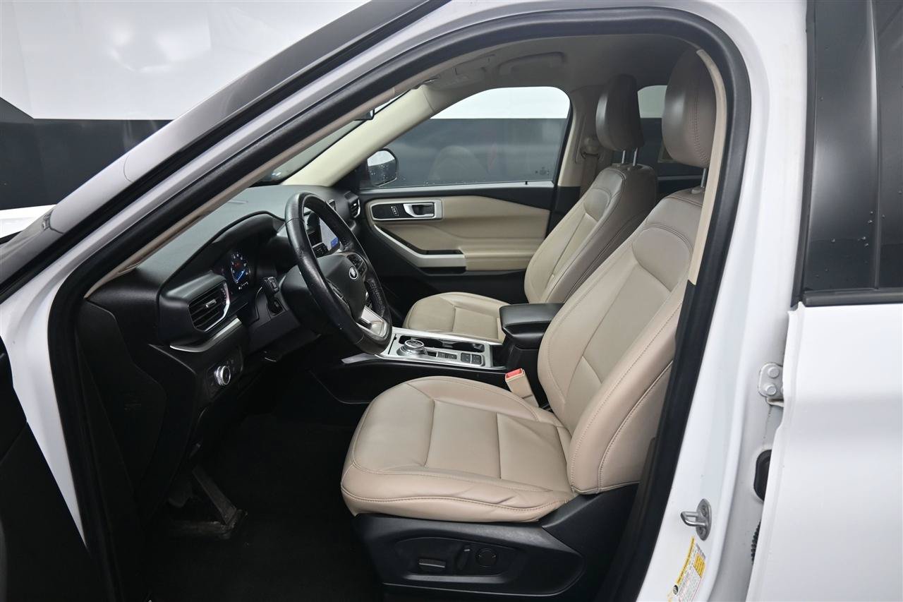 Used 2021 Ford Explorer XLT w/ Equipment Group 202A RWD image 11