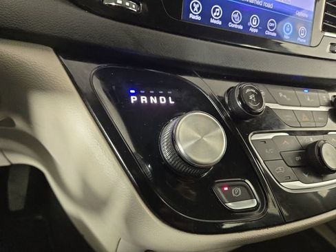 Used 2017 Chrysler Pacifica Touring-L Plus w/ Advanced Safetytec Group image 20