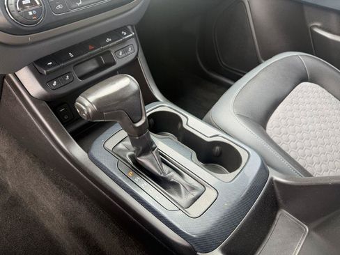 Used 2017 Chevrolet Colorado Z71 AWD/4WD image 18