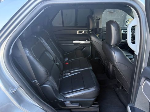 Used 2024 Ford Explorer XLT w/ Equipment Group 202A AWD/4WD image 26