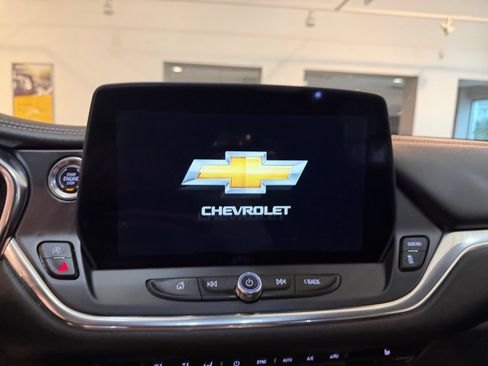 Used 2025 Chevrolet Blazer LT FWD image 19