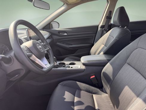 Used 2025 Nissan Altima 2.5 SV image 6