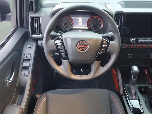 Used 2025 Nissan Frontier PRO-4X image 13