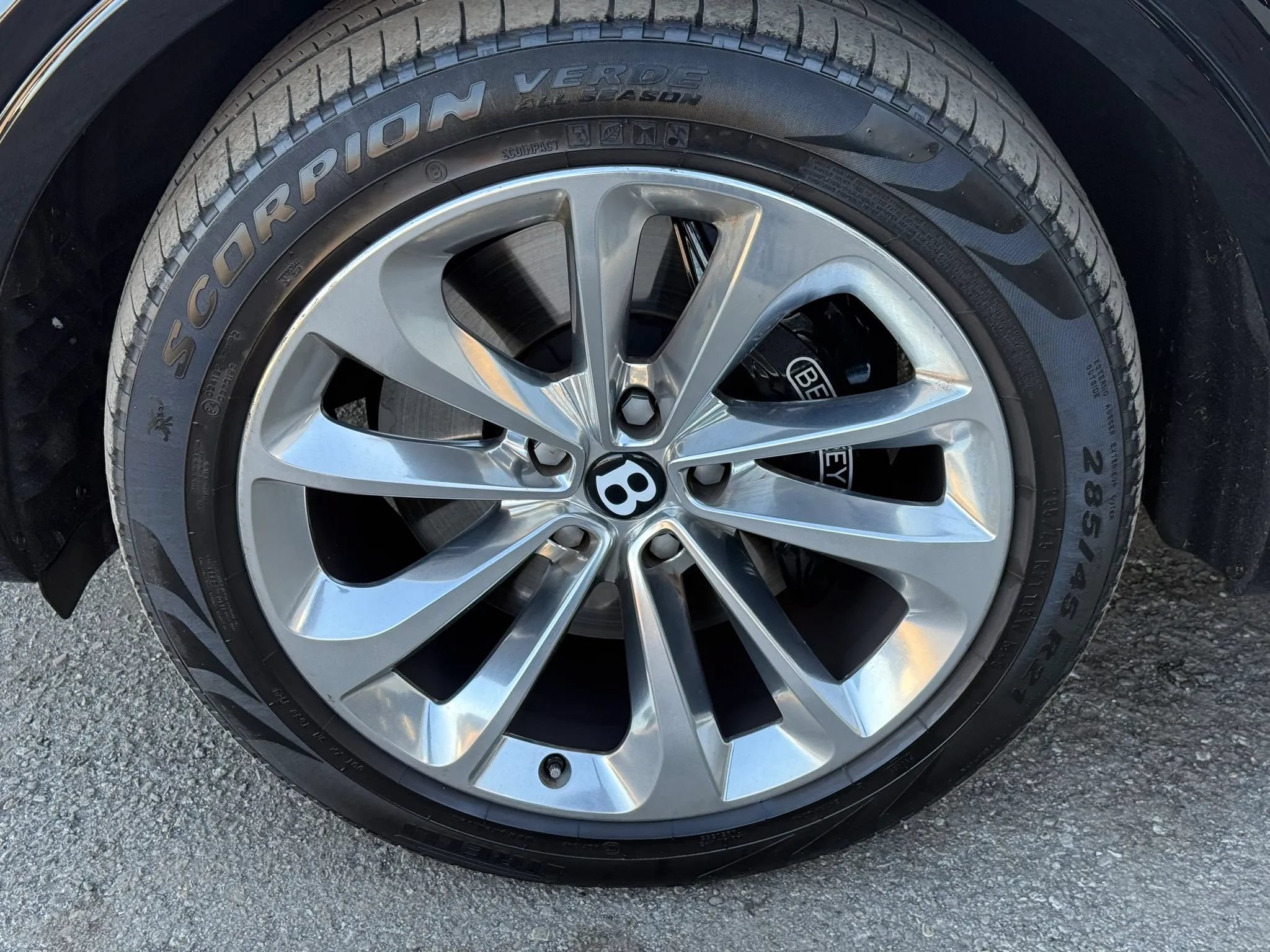 Used 2019 Bentley Bentayga AWD/4WD image 49
