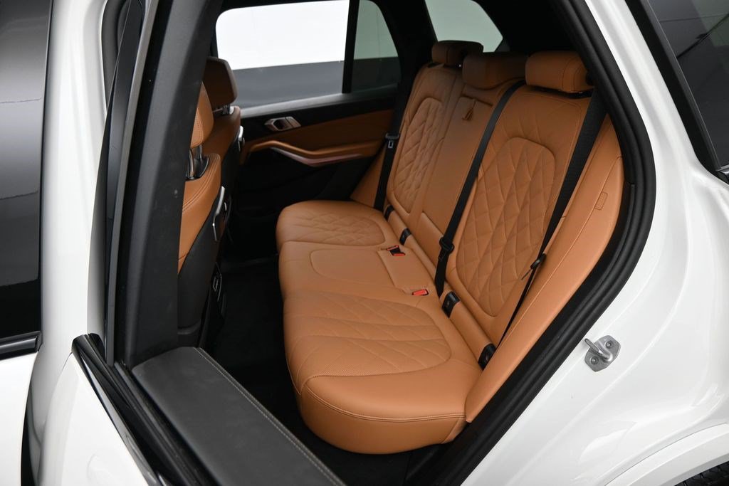 Used 2025 BMW X5 xDrive40i w/ M Sport Package AWD/4WD image 27