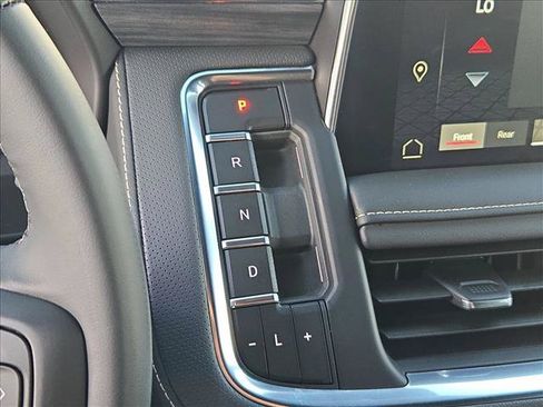 Used 2024 GMC Yukon SLT w/ SLT Premium Package RWD image 12