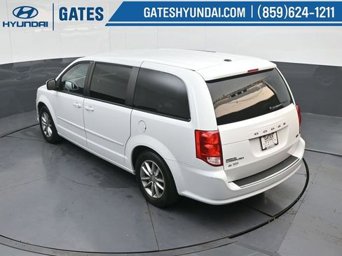 Used 2016 Dodge Grand Caravan SE image 33