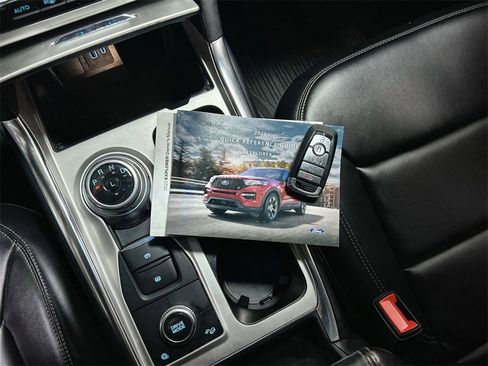 Used 2022 Ford Explorer XLT w/ Equipment Group 202A image 38