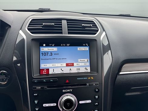 Used 2018 Ford Explorer Limited w/ Equipment Group 301A image 10