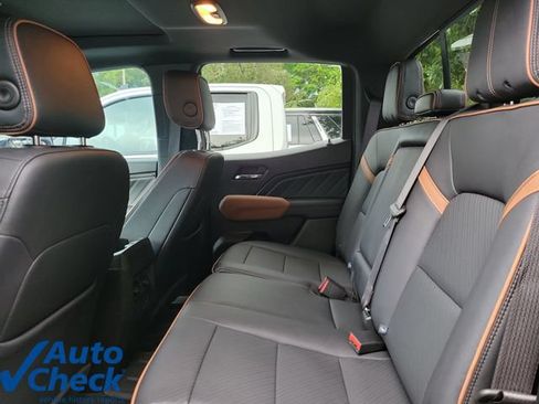 Used 2024 GMC Canyon AT4 w/ AT4 Premium Package AWD/4WD image 11