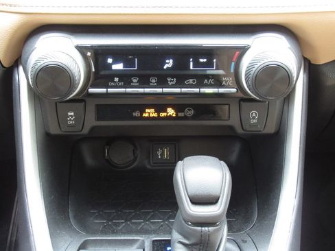 Certified 2023 Toyota RAV4 LE AWD/4WD image 26