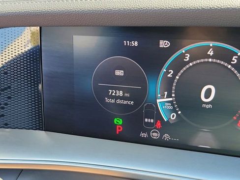 Certified 2025 Volkswagen Tiguan SE image 26