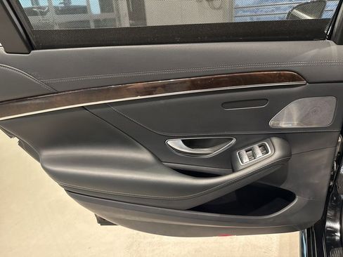 Used 2018 Mercedes-Benz S 560 4MATIC Sedan w/ AMG Line Exterior image 37