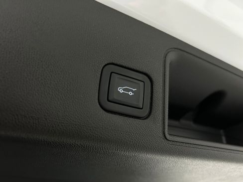 Used 2022 GMC Terrain SLT w/ Infotainment Package II image 33