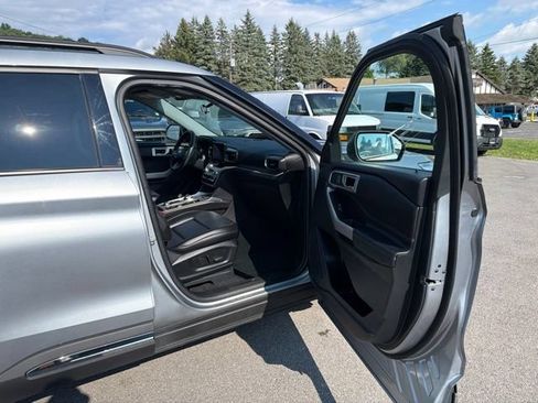 Used 2024 Ford Explorer XLT w/ Equipment Group 202A AWD/4WD image 28