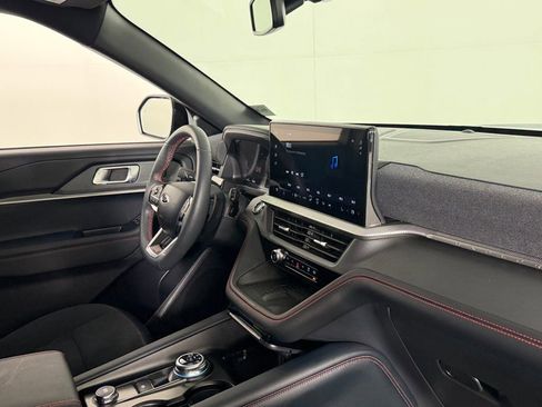 Used 2025 Ford Explorer ST AWD/4WD image 31