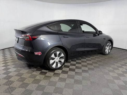 Used 2024 Tesla Model Y Long Range AWD/4WD image 5