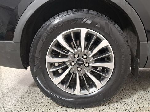 Certified 2022 Lincoln Nautilus FWD w/ Premium Package image 5