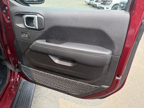 Used 2022 Jeep Wrangler Unlimited Sahara w/ Cold Weather Group AWD/4WD image 15