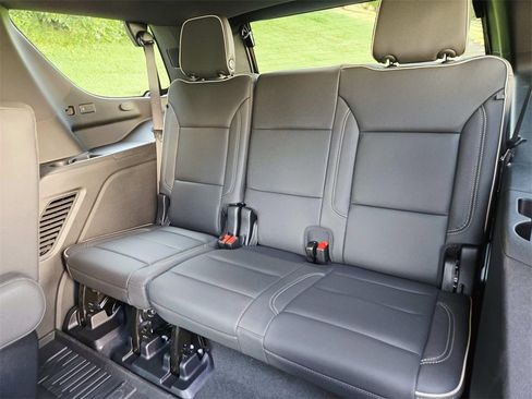 New 2025 GMC Yukon Elevation image 14