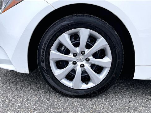 Used 2025 Toyota Corolla LE image 9