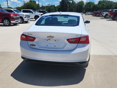 Used 2016 Chevrolet Malibu LT w/ Leather Package FWD image 6