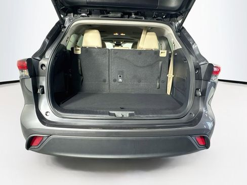 Used 2025 Toyota Highlander XLE AWD/4WD image 27