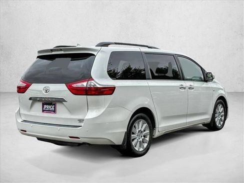 Used 2016 Toyota Sienna Limited Premium image 5