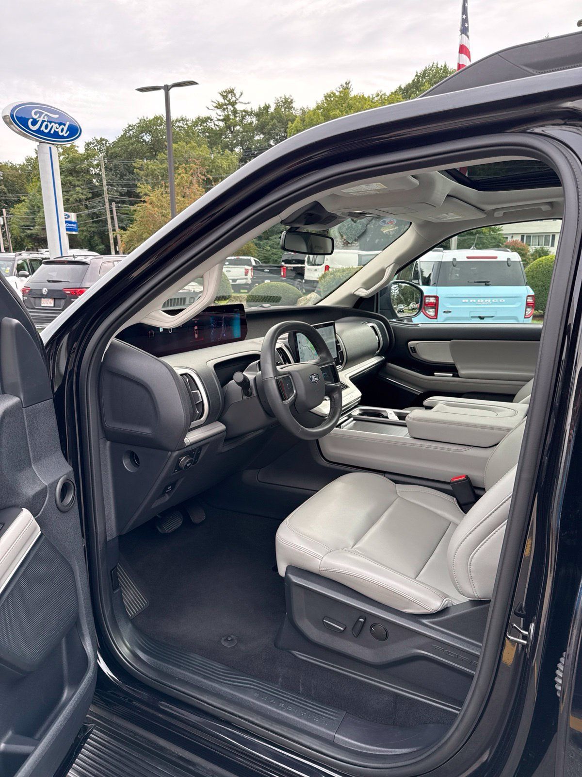 Used 2025 Ford Expedition Max Active AWD/4WD image 8