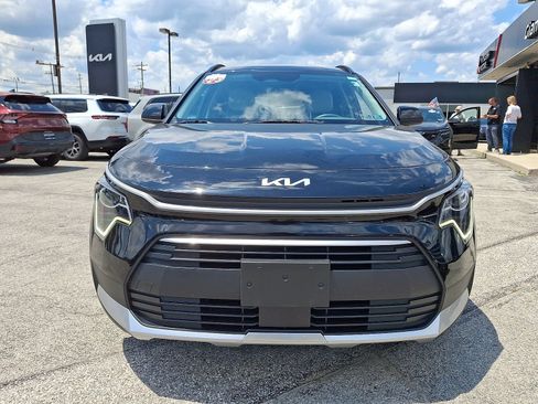 Used 2023 Kia Niro EX FWD image 2