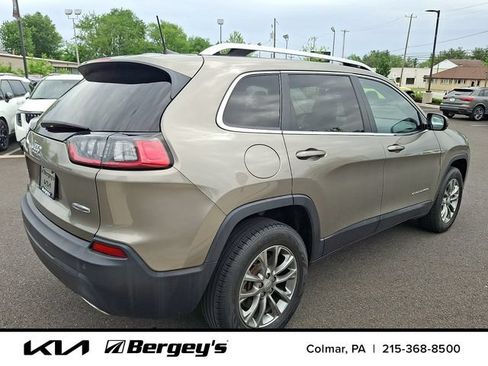 Used 2019 Jeep Cherokee Latitude Plus w/ Cold Weather Group AWD/4WD image 5