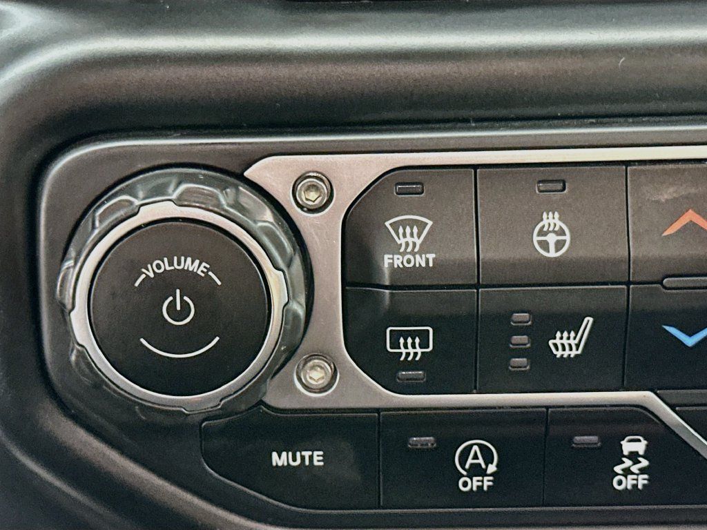 Used 2020 Jeep Wrangler Unlimited Sahara AWD/4WD image 20