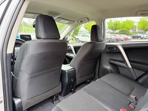 Used 2018 Toyota RAV4 LE FWD image 26